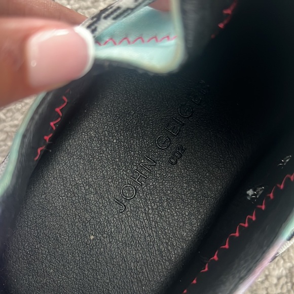 john geiger sneakers. size 8 - Picture 4 of 4